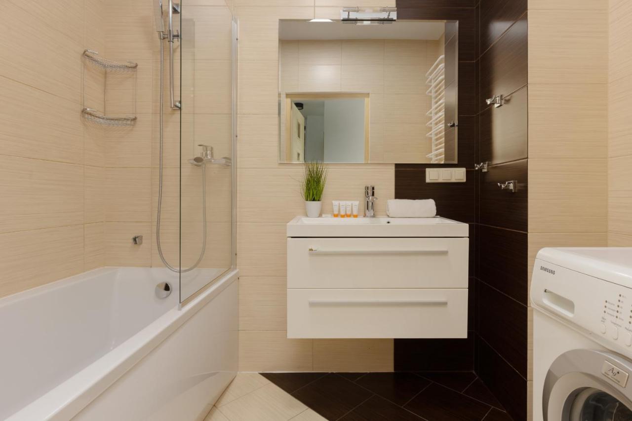 Metro Targowek Spacious Apartment With Parking By Noclegi Renters Varsovia Exterior foto