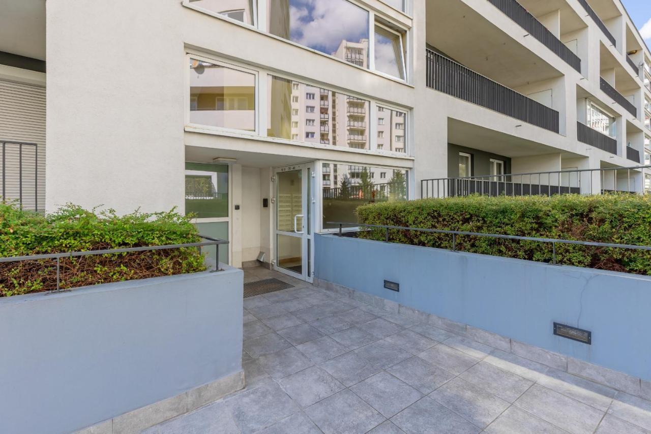 Metro Targowek Spacious Apartment With Parking By Noclegi Renters Varsovia Exterior foto