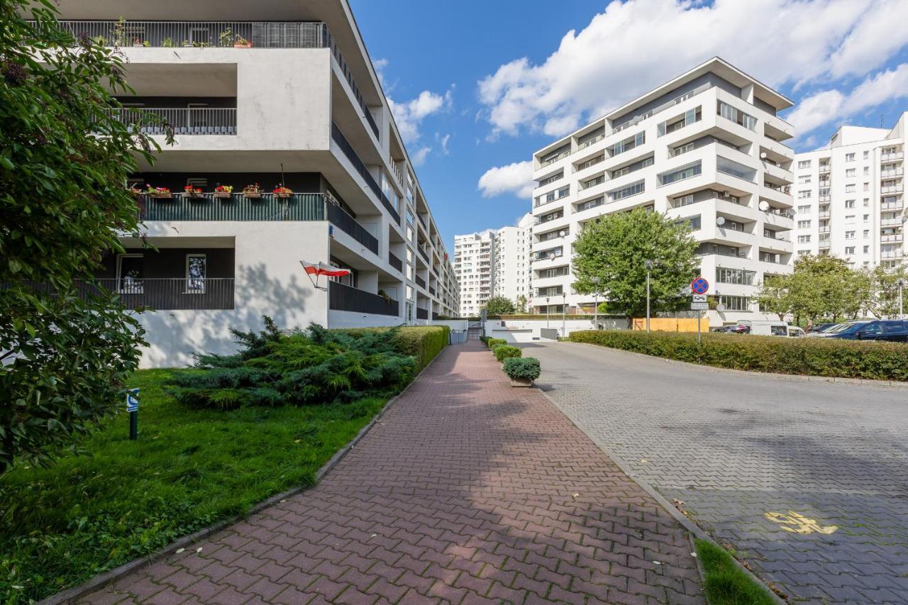 Metro Targowek Spacious Apartment With Parking By Noclegi Renters Varsovia Exterior foto