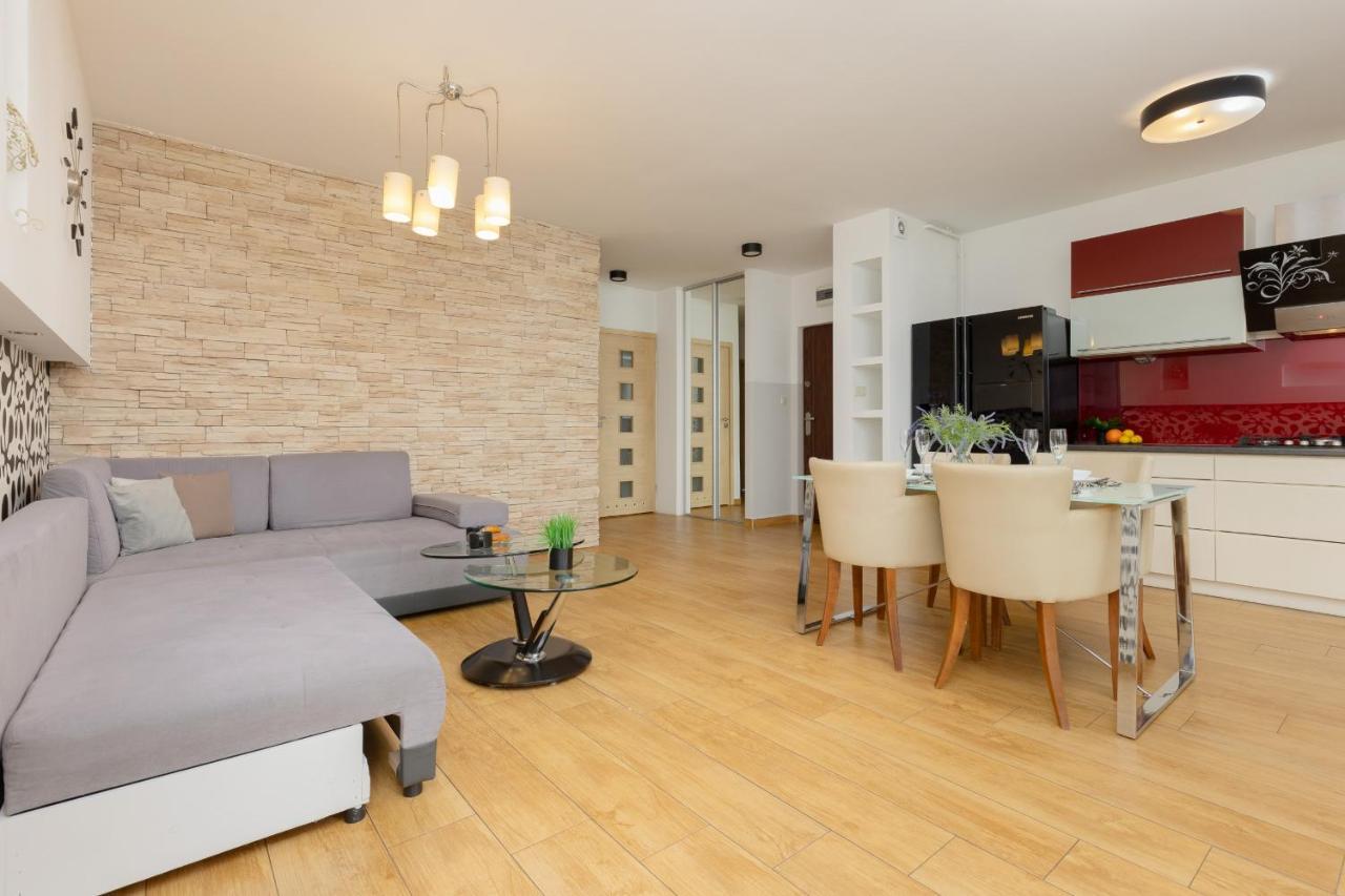 Metro Targowek Spacious Apartment With Parking By Noclegi Renters Varsovia Exterior foto